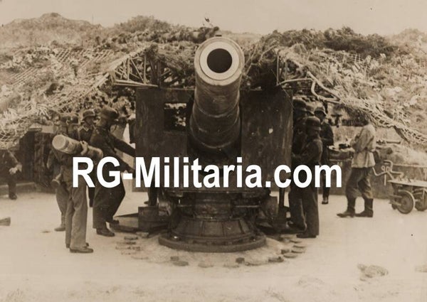 Original WW2 German Press Photo - Marine Artillerie soldiers training on the Atlantik Wall bunker (1943)