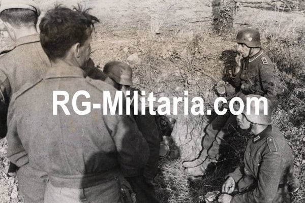 Original WW2 British Press Photo - Polish troops capture German soldiers in Normandy, France (1944)