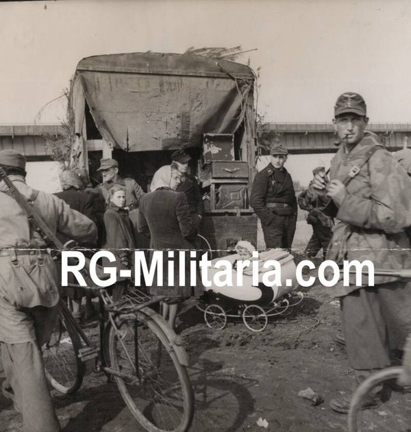 Original WW2 British Press Photo - German soldiers and civilians waiting to cross the Elbe, Germany (1945)