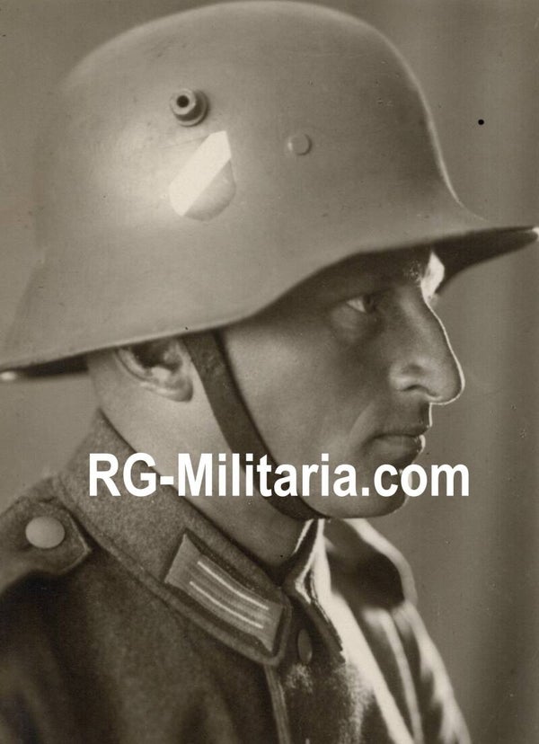 Original WW2 German Photo - Portrait picture of a German soldier with an M18 helmet