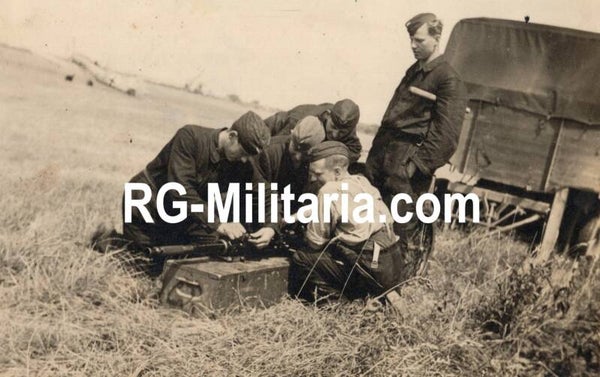 Original WW2 German Photo - Luftwaffe mechanics working on an airplane machine gun at the Rotterdam airfield, Waalhaven, Holland (1940)