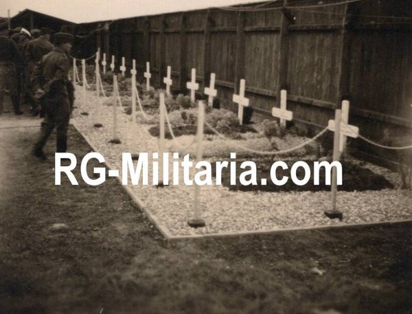 Original WW2 German Photo - German field graves at the Rotterdam airfield Waalhaven, Holland (1940)
