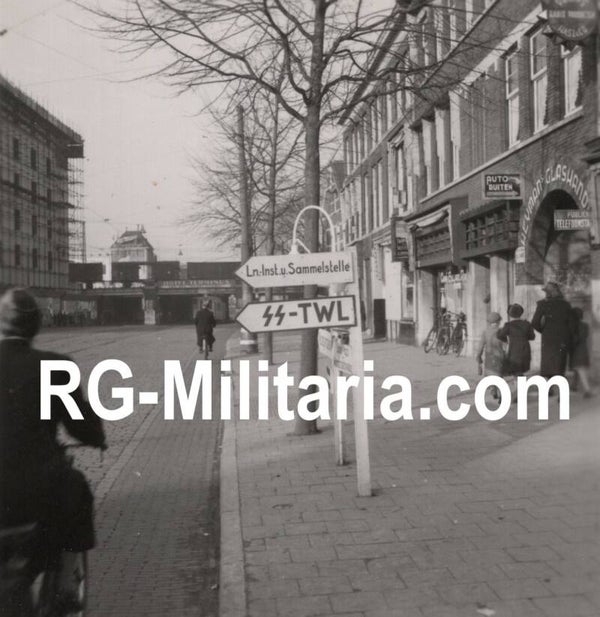 Original WW2 Dutch Photo - German sign ''SS-TWL'' Truppenwirtschaftslager, Den Haag, Holland (1941)