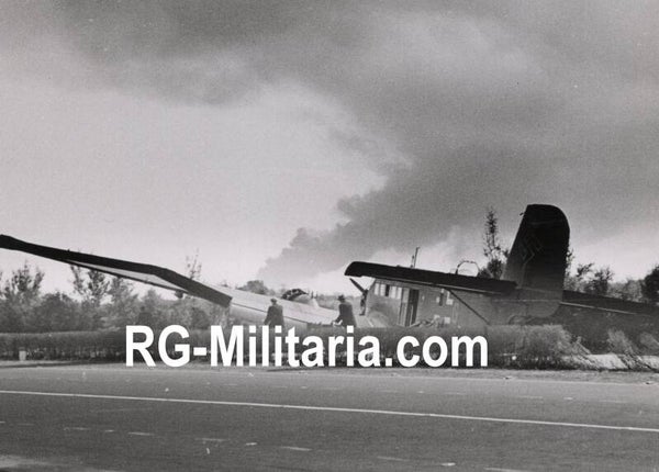 Original WW2 German Press Photo - Rijksweg near Delft with landed Junkers JU 52 airplane, Blitzkrieg May, Holland (1940)