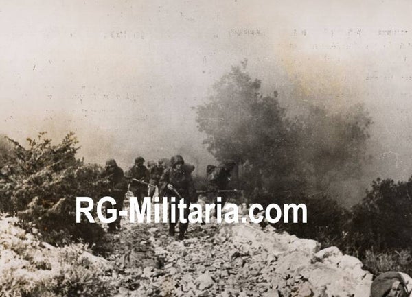 Original WW2 German Waffen SS Press Photo - Waffen SS Gebirgsjäger soldiers on the Eastern Front (1943)