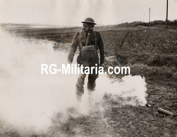 Original WW2 British Press Photo - British soldier gas mask training in Scotland