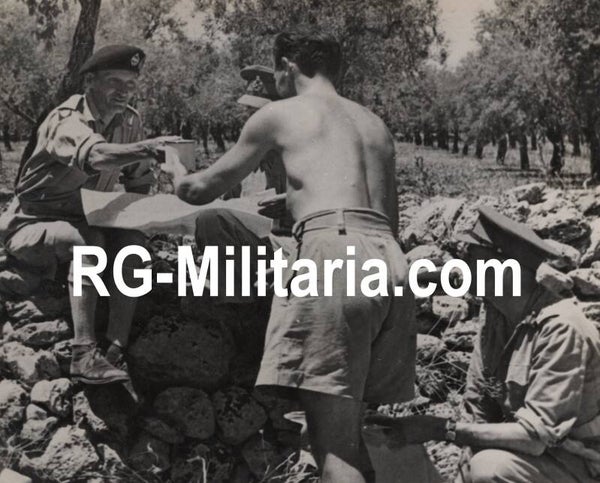 Original WW2 British Press Photo - General Montgomery having a tea during the Allied advance of Sicily, Italy (1943)