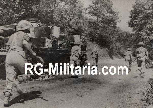 Original WW2 British Press Photo - British invasion of Salerno, German Panzer IV Tank, Italy (1943)