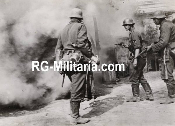 Original WW2 German Press Photo - German troops with Luger advancing on the Eastern Front (1942)