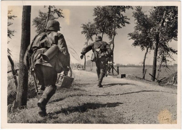 Original WW2 German Waffen SS Postcard - Unsere Waffen SS MG. nach vorn!