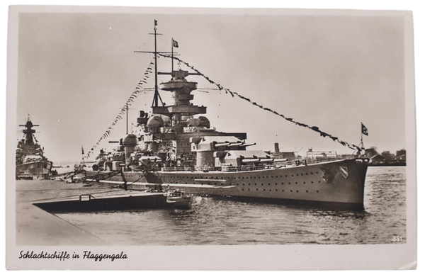 Postcard - Kriegsmarine Schlachtschiffe in Flaggengala