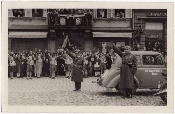 Original WW2 German Postcard - Einzug der Reichsd. Truppen am 2 okt in Rumberg (1938)