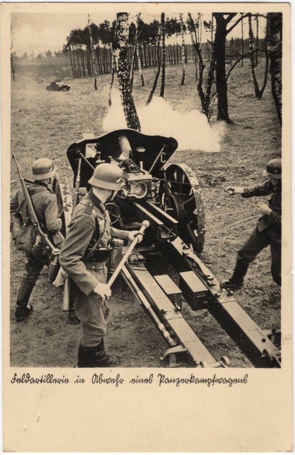 Original WW2 German Postcard - ''Feldartillerie bei der Abwehr eines Panzerkampfwagens''