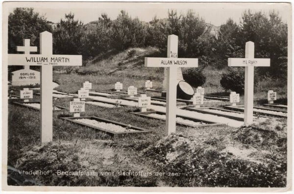 Original WW2 Dutch German Postcard - Wargraves on the Vredenhof cemetery, Schiermonnikoog (1941)