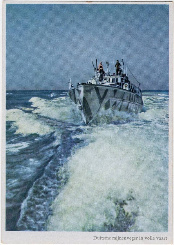 Original WW2 German Postcard - Kriegsmarine ship ''Duitsche mijnenveger in volle vaart'', Böttcher