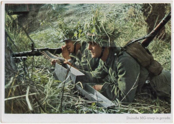 Original WW2 German Postcard - MG-34 gunners ''Duitsche MG-troep in gevecht'', Weber