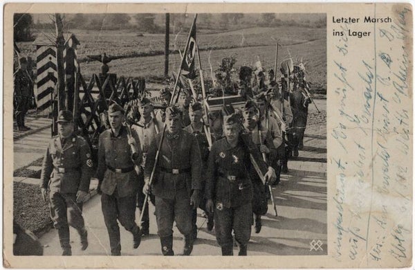 Original WW2 German Postcard - RAD Reichsarbeitsdienst Letzter Marsch ins Lager, Pfalz (1942)