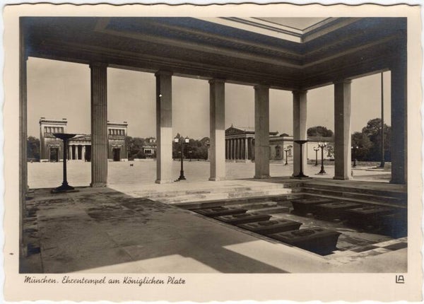 Original WW2 German Postcard - München Ehrentempel am Königlichen Platz (1937)