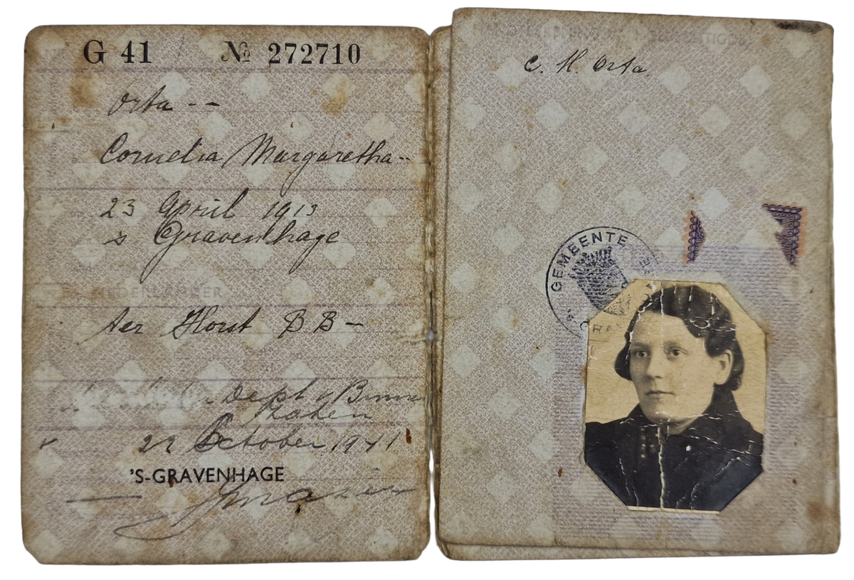 Original WW2 Dutch ID card - Persoonsbewijs The Hague (1941)
