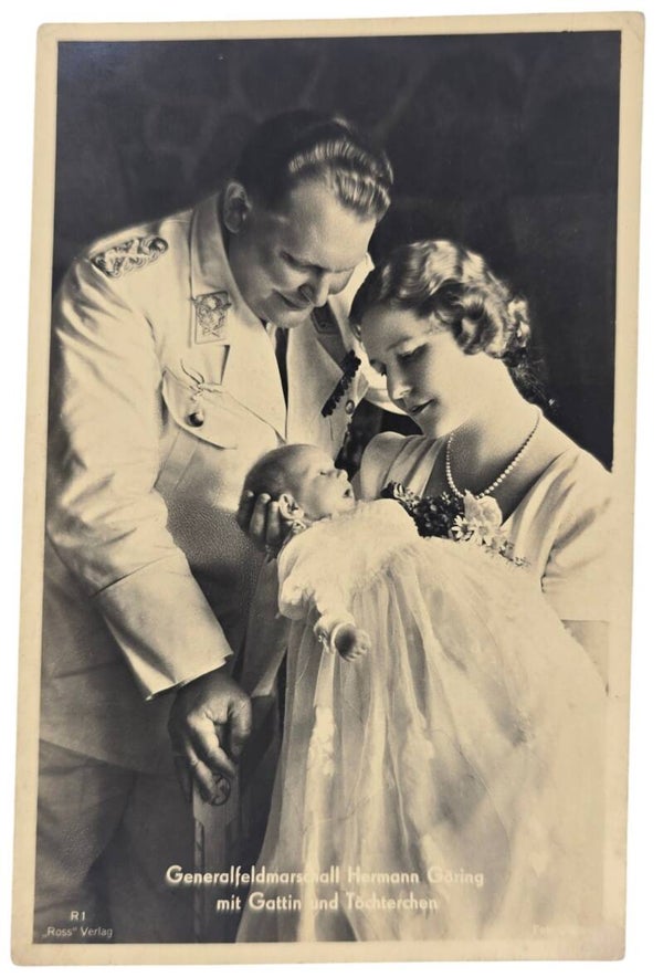 Original WW2 German Postcard - Generalfeldmarschall Hermann Göring mit Gattin und Töchterchen, Edda