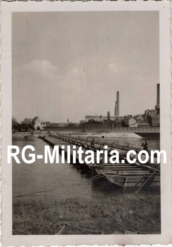Original WW2 German Photo - Germans making a ponton bridge on the Schelde, Holland, May (1940)