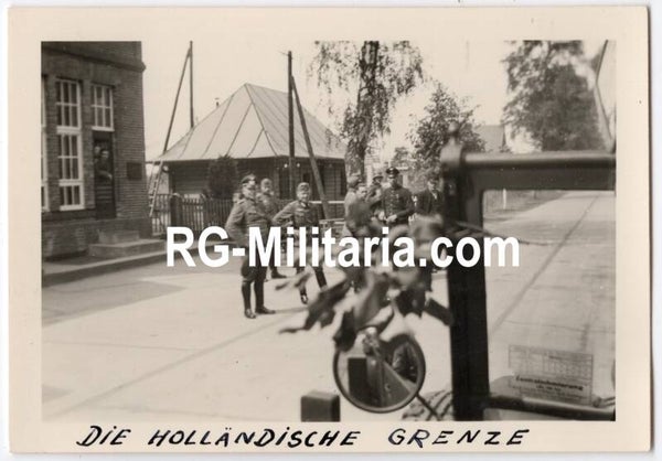 Original WW2 German Photo - German soldiers crossing the Dutch border, Holland, May (1940)