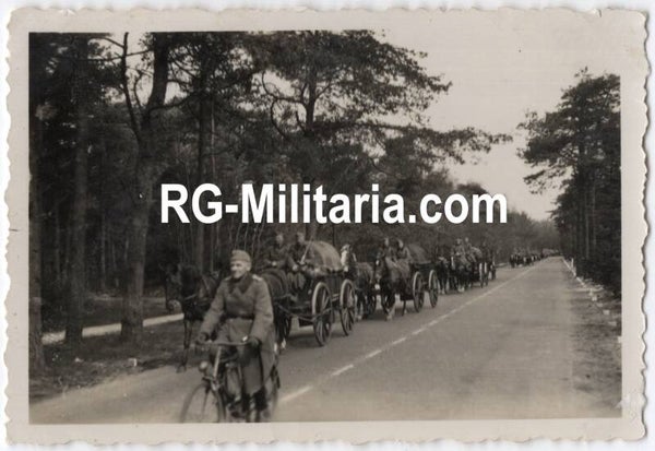 Original WW2 German Photo - German soldiers crossing the Dutch border, Holland, May (1940)
