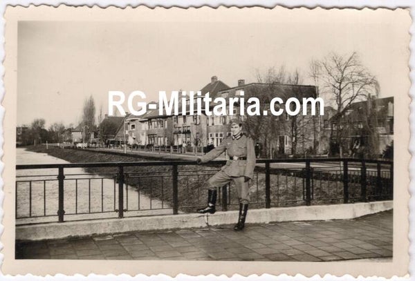 Original WW2 German Photo - German 53 IR soldier in Breda, Holland (1940)