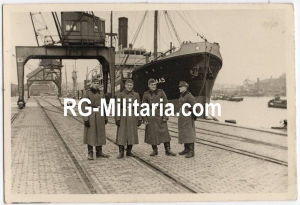Original WW2 German Photo - German soldiers in the harbor of Rotterdam with ship ''Maas'', Holland