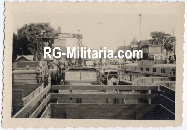 Original WW2 German Photo - German soldiers arrive in Rotterdam, Holland, May (1940)