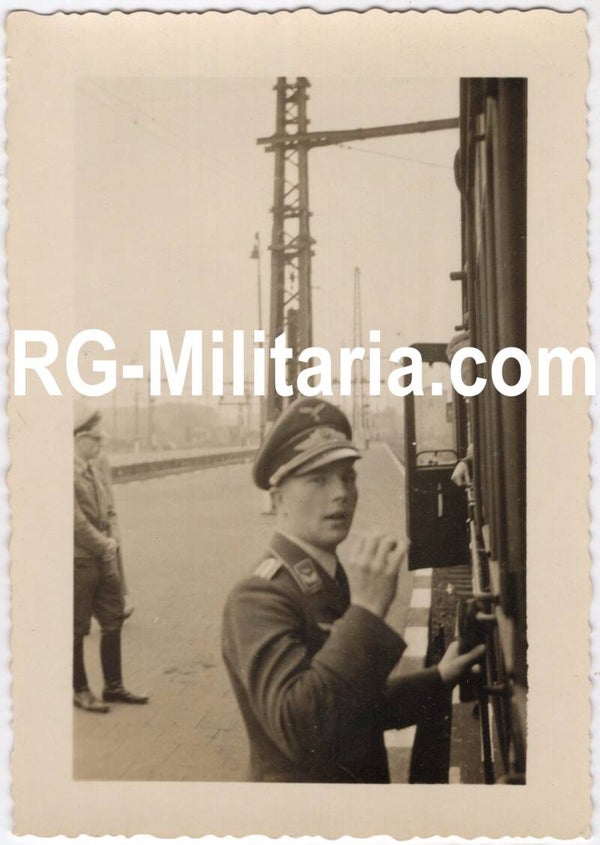 Original WW2 German Photo - German soldier off to Harderwijk from Rotterdam by train, Holland (1941)