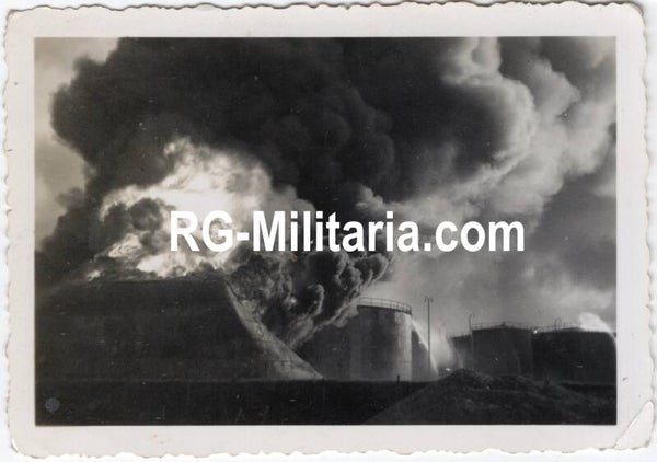 Original WW2 German Photo - Burning harbor of bombed Rotterdam, airfield Waalhaven, Blitzkrieg Holland (1940)
