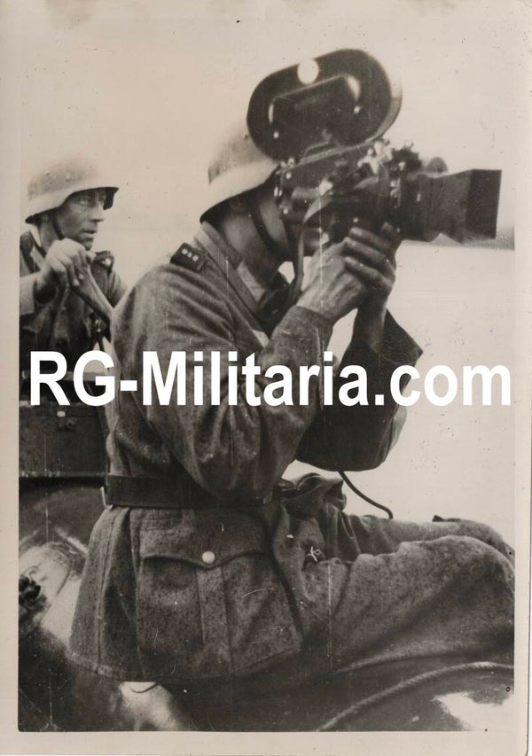 Original WW2 German Press Photo - Propagandakompanie Filmberichter Kriegsberichter filming on a boat