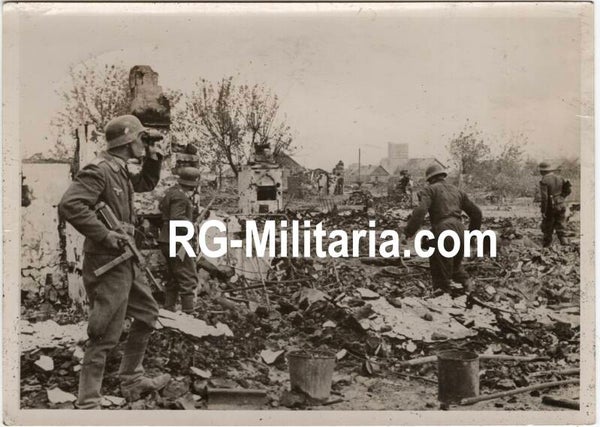 Original WW2 German Press Photo - Luftwaffe Flak Kanoniere with MP40 on the Eastern Front (1942)