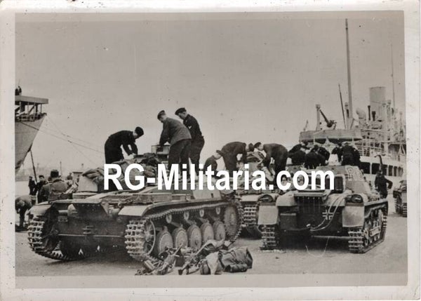 Original WW2 French Press Photo - German Panzer II and 38T tanks in Africa