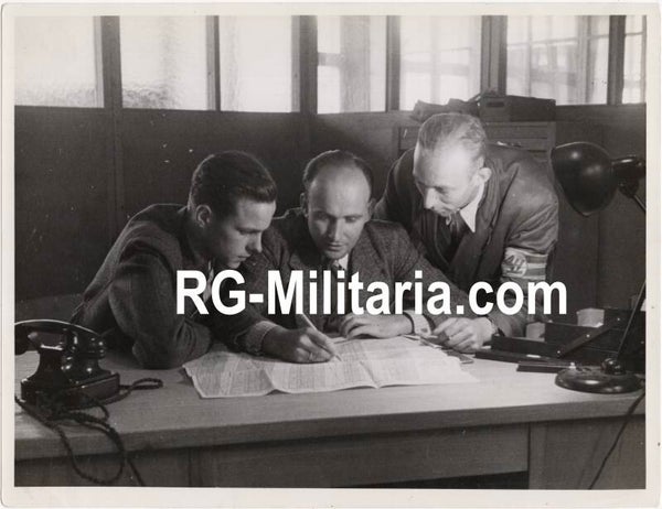 Original WW2 German Press Photo - Heinkel Werke factory, armband