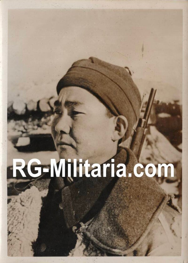 Original WW2 French Press Photo - Russian Wehrmacht volunteer on guard (1943)
