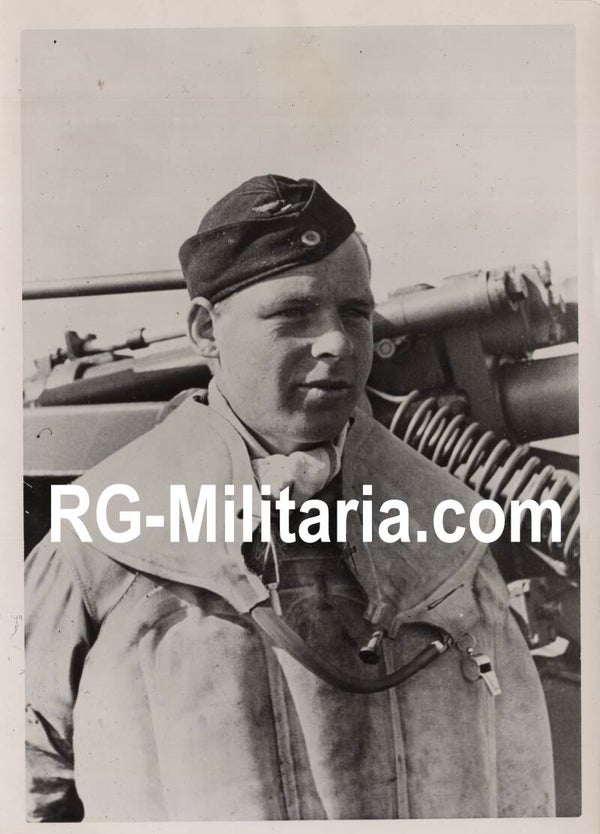 Original WW2 German Press Photo - Dutch Collaboration Kriegsmarine volunteer (!) from Makkinga, Friesland on a Minensuchbootes (1944)