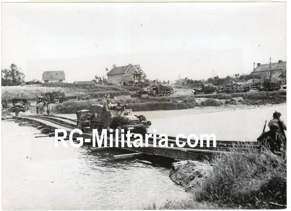 Original WW2 US Press Photo - American bridge building in Saint-Lo, Normandy, France, Operation Overlord, D-Day (1944)