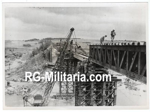 Original WW2 US Press Photo - American railroad bridge building near Cherisy, France (1944)