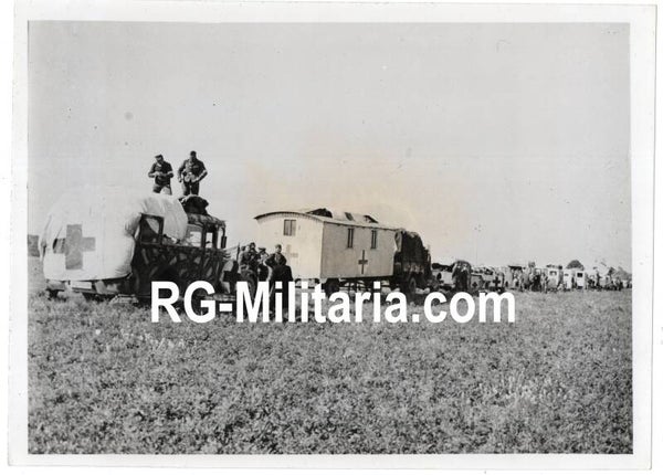 Original WW2 US Press Photo - 20.000 German POW soldiers surrender near the Loire river, Orleans, France (1944)