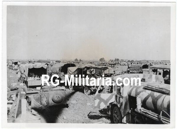 Original WW2 US Press Photo - 20.000 German POW soldiers surrender near the Loire river, Orleans, France (1944)