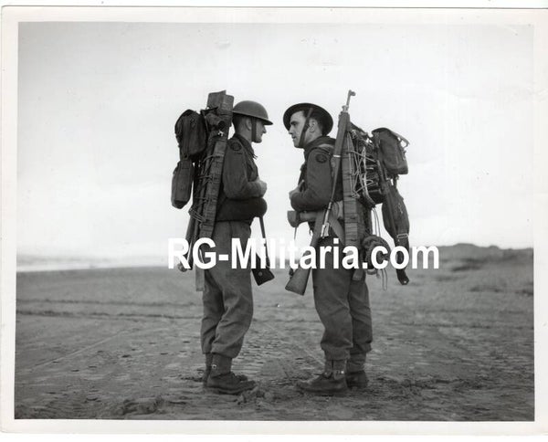 Original WW2 British Press Photo - British Commando troops with Yukon packs during training (1943)