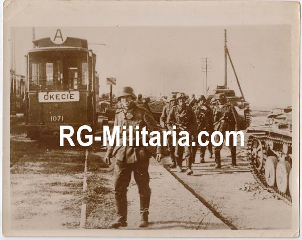 Original WW2 British Press Photo - German troops invade Warsaw, Poland (1939)