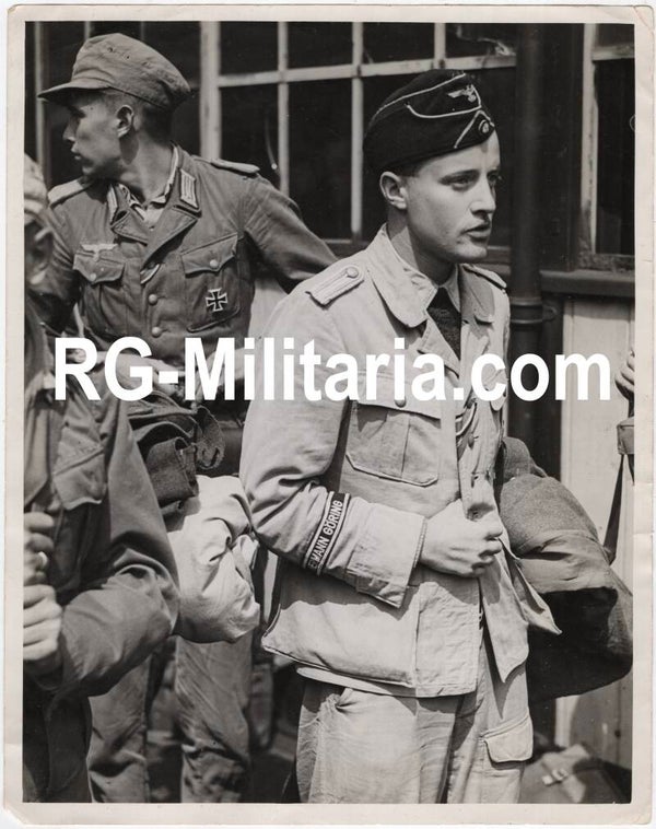 Original WW2 British Press Photo - First German POW prisoners arrive in Britain, Hermann Goring HG Division (1943)