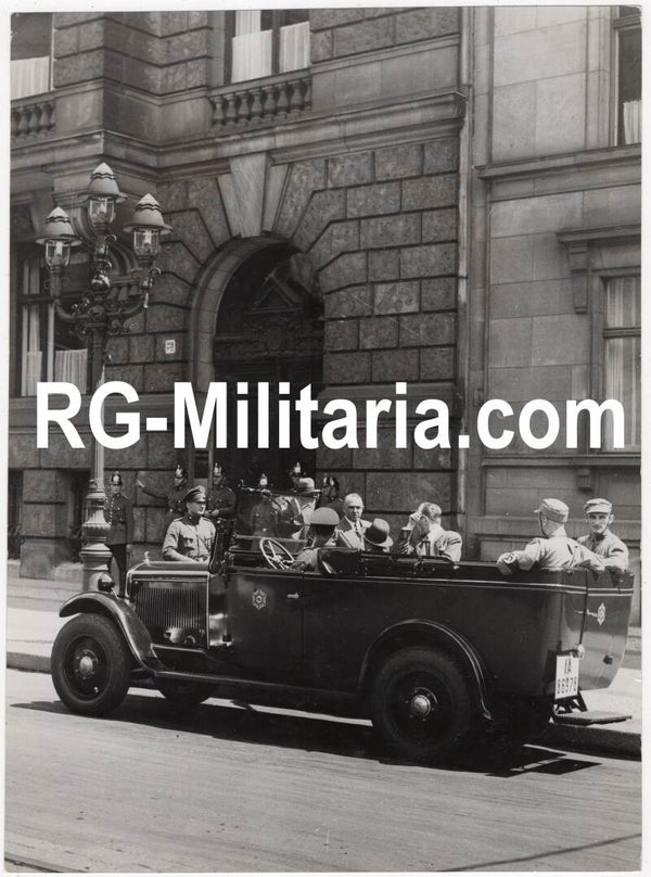 Original WW2 British Press Photo - German police captures SA Sturmabteilung troops, Berlin (1932)