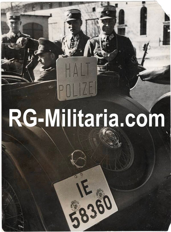 Original WW2 British Press Photo - NSDAP SA Police patrols in Brandenburg, rare Gendarmerie necklace (1935)
