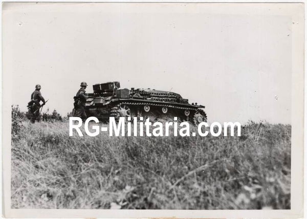 Original WW2 German Press Photo - German STUG III tank on the Eastern Front (1943)