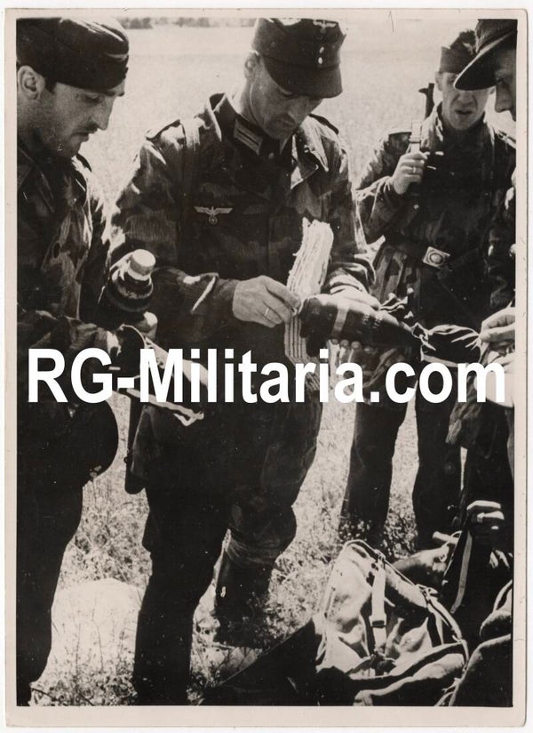 Original WW2 German Press Photo - Captured British supply shute in Normandy, France, Operation Overlord, D-Day (1944)