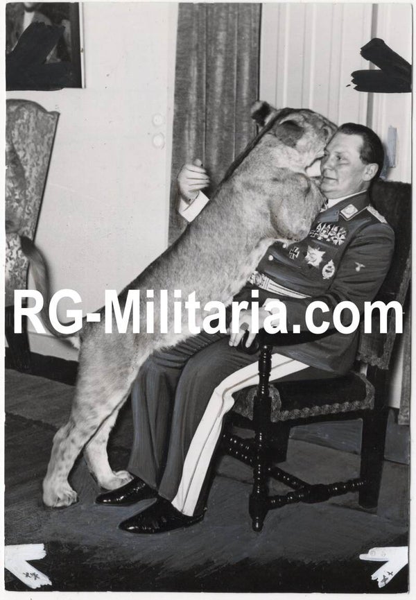 Original WW2 German Press Photo - Reichsmarschall Hermann Goring with his lion